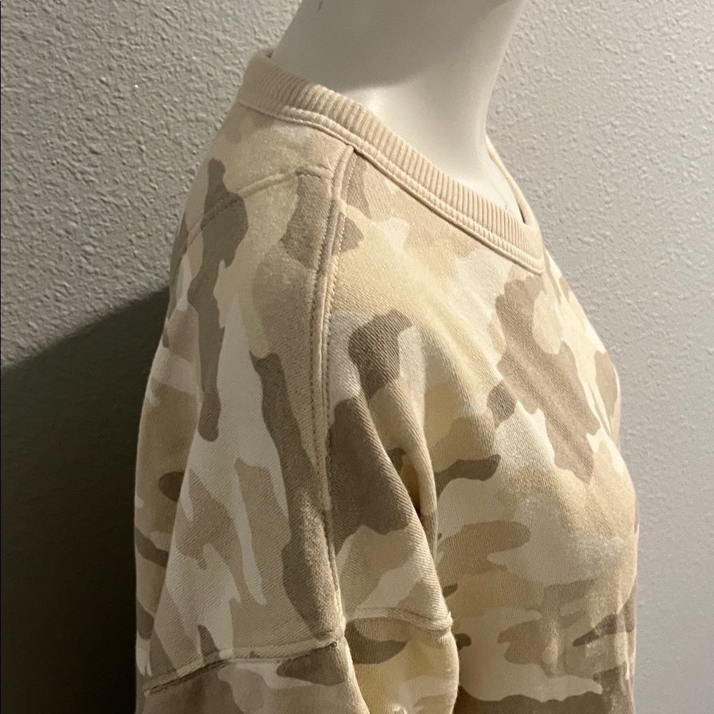 AERIE woman Beige Camo Sweatshirt size Med super soft, and comfy